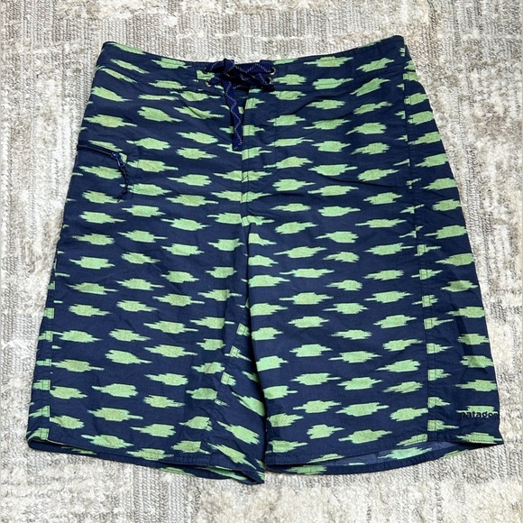 Patagonia Wavefarer 8" Shorts Men’s Blue Green Print Size 30 - Picture 2 of 5